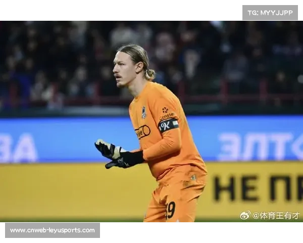 巴黎门将萨福诺夫关键扑救，零封成习惯